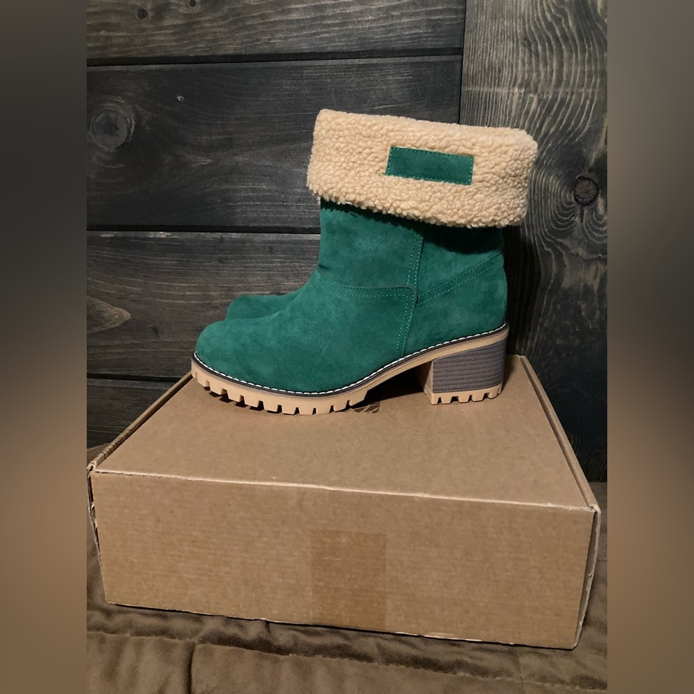 Green Suede Boots with Faux Fur Cuff, size eu 41 US 11, new in box, chunky heel - Picture 9 of 9